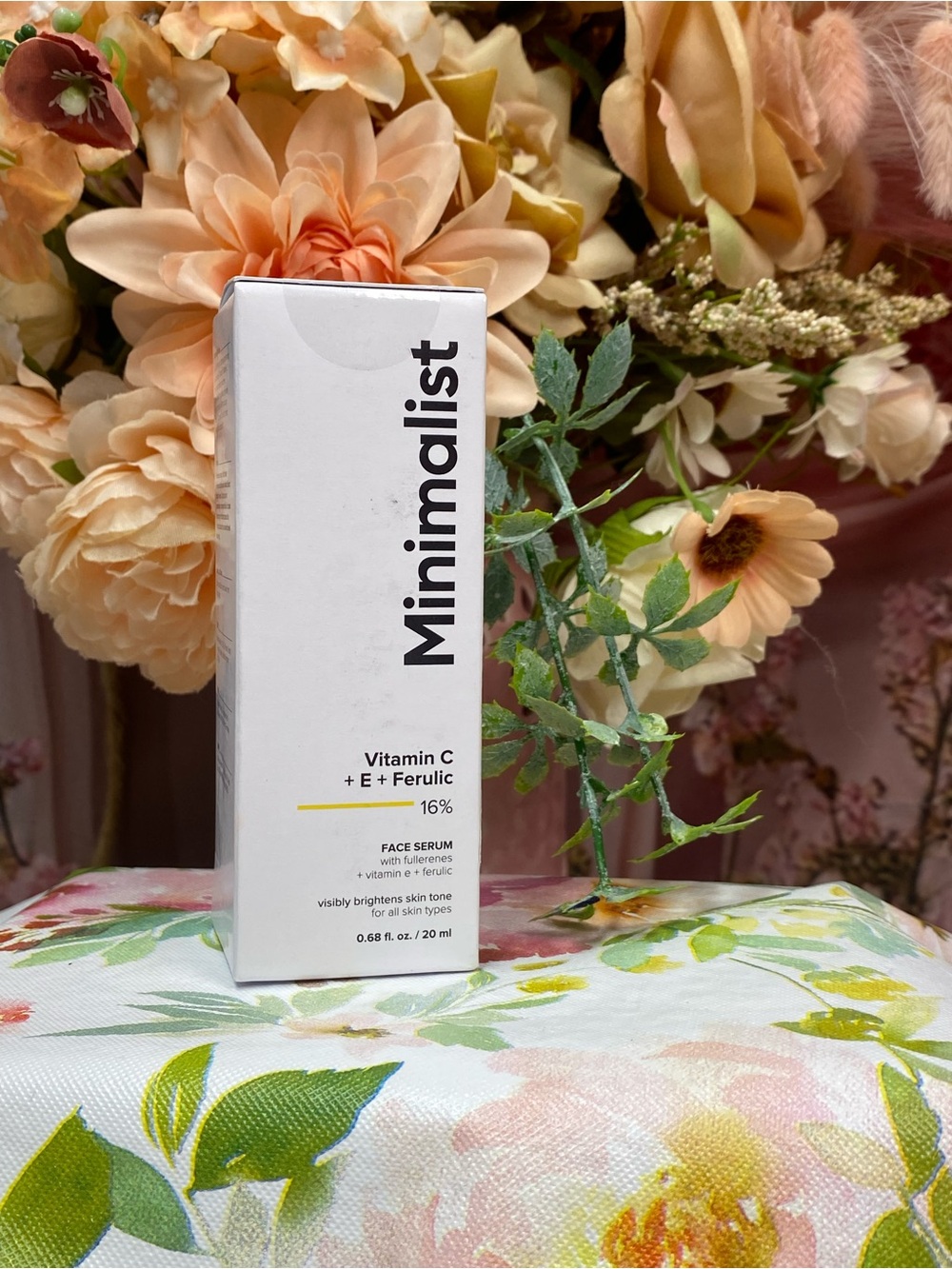 & Other Stories Minimalist Vitamin C Face Serum in White and Peach Accents